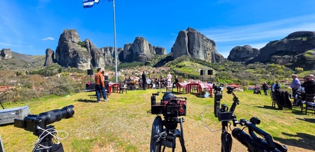 Ο Χρήστος Νέζος ταξιδεύει στα Μετέωρα με τη Μελίνα Ασλανίδου